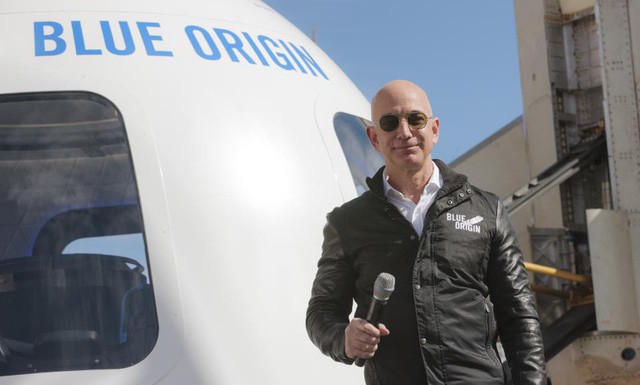 Nhìn lại những nấc thang 55 cuộc đời của tỷ phú Jeff Bezos: Từ gã bán sách bị Phố Wall mỉa mai đến vị trị số 1 chưa có người thay thế - Ảnh 12.