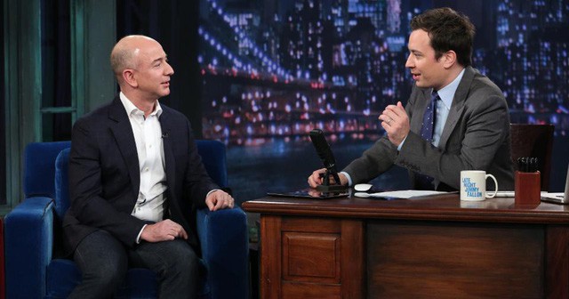 Nhìn lại những nấc thang 55 cuộc đời của tỷ phú Jeff Bezos: Từ gã bán sách bị Phố Wall mỉa mai đến vị trị số 1 chưa có người thay thế - Ảnh 8.