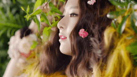Cựu thành viên Wonder Girls vừa trở lại đã gây tranh cãi: MV giống 2 cảnh của Red Velvet, lên sân khấu không biết hát ra sao - Ảnh 6.
