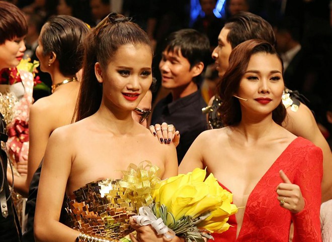 Hoa hậu Hoàn vũ Việt Nam: Thanh Hằng gây tranh cãi khi hú hét trước màn đá giày của học trò cũ Hương Ly - Ảnh 3.