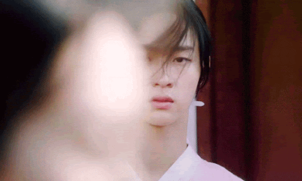 Bị hại với kiểu t&oacute;c từ thời tiền sử, Kim So Hyun k&eacute;m xinh hẳn trước nam ch&iacute;nh Tiểu Sử Ch&agrave;ng Nok Du! - Ảnh 5.