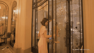 Ở Paris có khác: vlog mới của Vũ Khắc Tiệp và Ngọc Trinh như 1 show diễn thời trang đỉnh cao, choáng ngợp với phòng khách sạn 110 triệu/đêm - Ảnh 17.