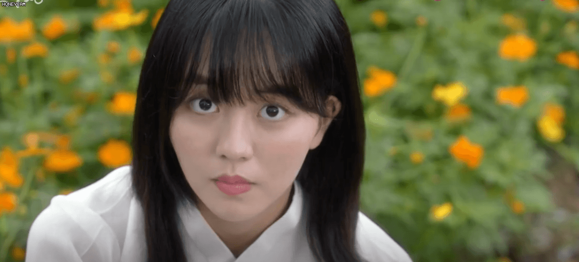 Bị hại với kiểu t&oacute;c từ thời tiền sử, Kim So Hyun k&eacute;m xinh hẳn trước nam ch&iacute;nh Tiểu Sử Ch&agrave;ng Nok Du! - Ảnh 7.