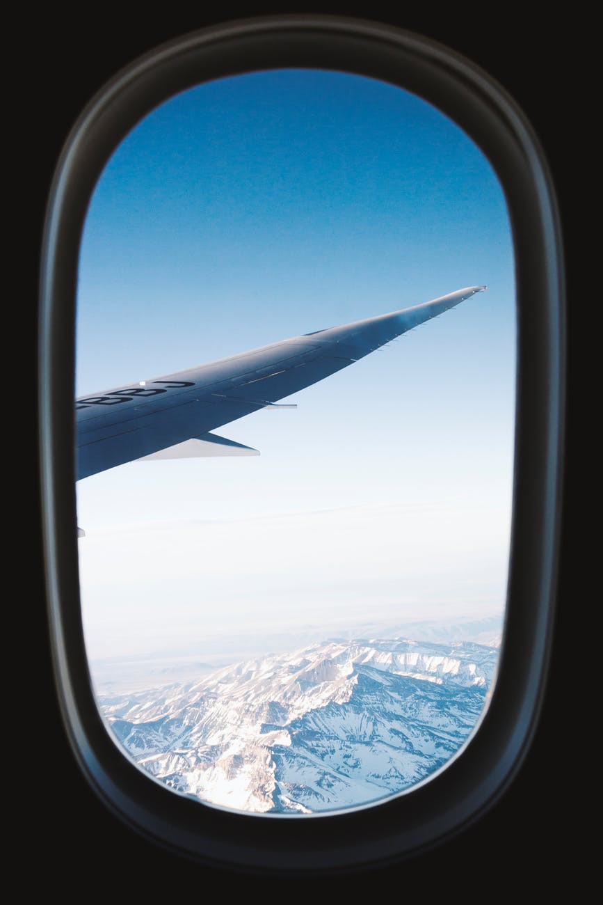 Tại sao cửa sổ máy bay thường không có hình vuông, có phải vì ...