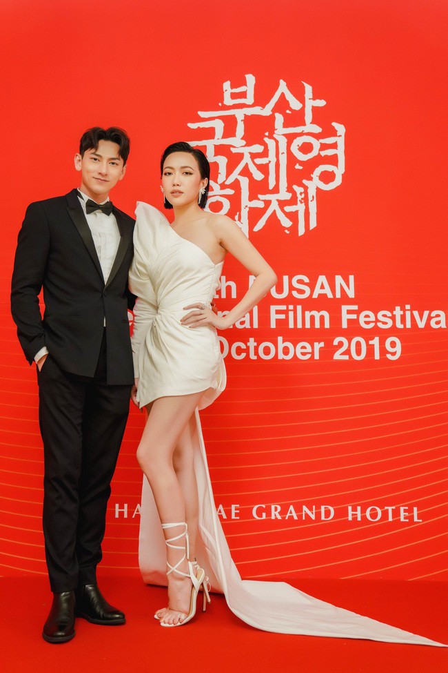 Thảm đỏ LHP Busan tại Hàn Quốc: Isaac lịch lãm, Diệu Nhi diện váy xẻ cao e ấp khoe vẻ gợi cảm! - Ảnh 3.