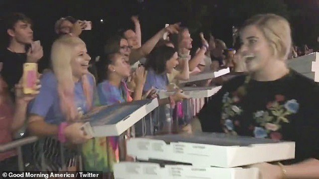 Làm fan của Taylor Swift sướng nhất quả đất: Chẳng bao giờ lo đói vì cứ đi ủng hộ idol là được ăn pizza miễn phí - Ảnh 4.