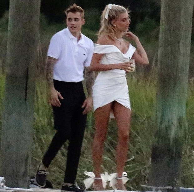 “Chiếc váy trả thù” của Công nương Diana được đồn đoán là nguồn cảm hứng cho váy cưới của Hailey Bieber - Ảnh 2.