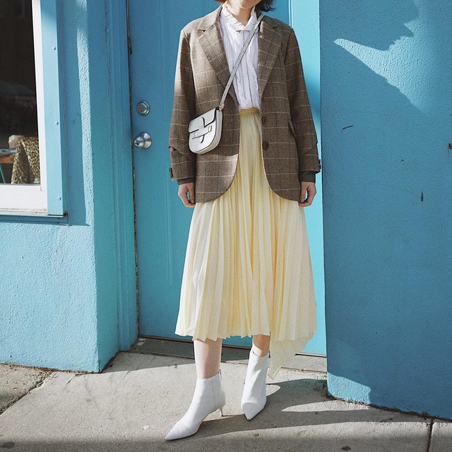 15+ tips phối áo blazer với chân váy cực xinh cho nàng tự tin