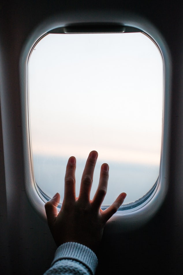 Sự thật: hành khách luôn phải mở cửa sổ máy bay khi cất cánh hoặc hạ cánh, đã bao giờ bạn tự hỏi vì sao chưa? - Ảnh 3.