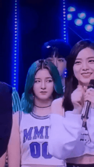 Bị mẹ của một thành viên tố giả tạo, chợt nhìn lại MOMOLAND: Mới debut 3 năm mà đã dính loạt phốt thái độ với BLACKPINK, BTS và nhiều hơn thế - Ảnh 2.