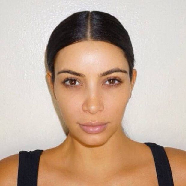 Thánh phông bạt Kim Kardashian đúng là thánh mặt mộc Hollywood: Kệ vẩy nến loang lổ, gây sốt vì đường nét như tạc - Ảnh 7.