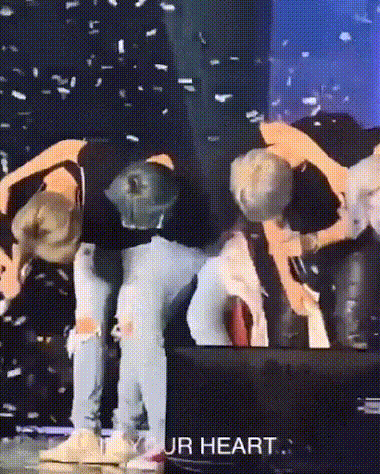 Xót xa hình ảnh các thành viên BTS kiệt sức trên sân khấu: V đứng không vững, Jungkook loáng choáng ngã quỵ, Jimin lăn đùng ra sàn - Ảnh 2.