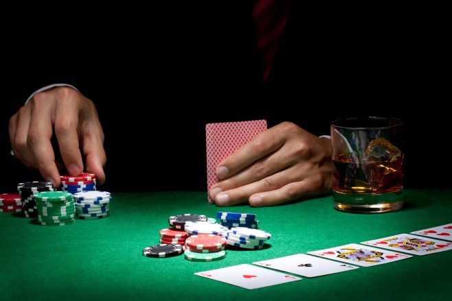 Mất hơn 25 triệu đồng vì game cờ bạc online, người đàn ông 39 tuổi nhảy xuống giếng tự sát - Ảnh 1.