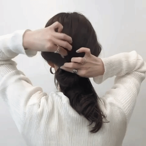 Có ít nhất 6 kiểu tóc búi thấp “dễ ăn” giúp bạn giống gái Hàn không sai một điểm - Ảnh 2.