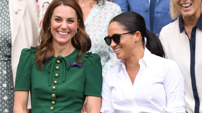 Tình chị em nồng thắm như Công nương Kate và Meghan: Có lọ dầu dưỡng chống lão hóa cũng chia nhau dùng chung? - Ảnh 1.