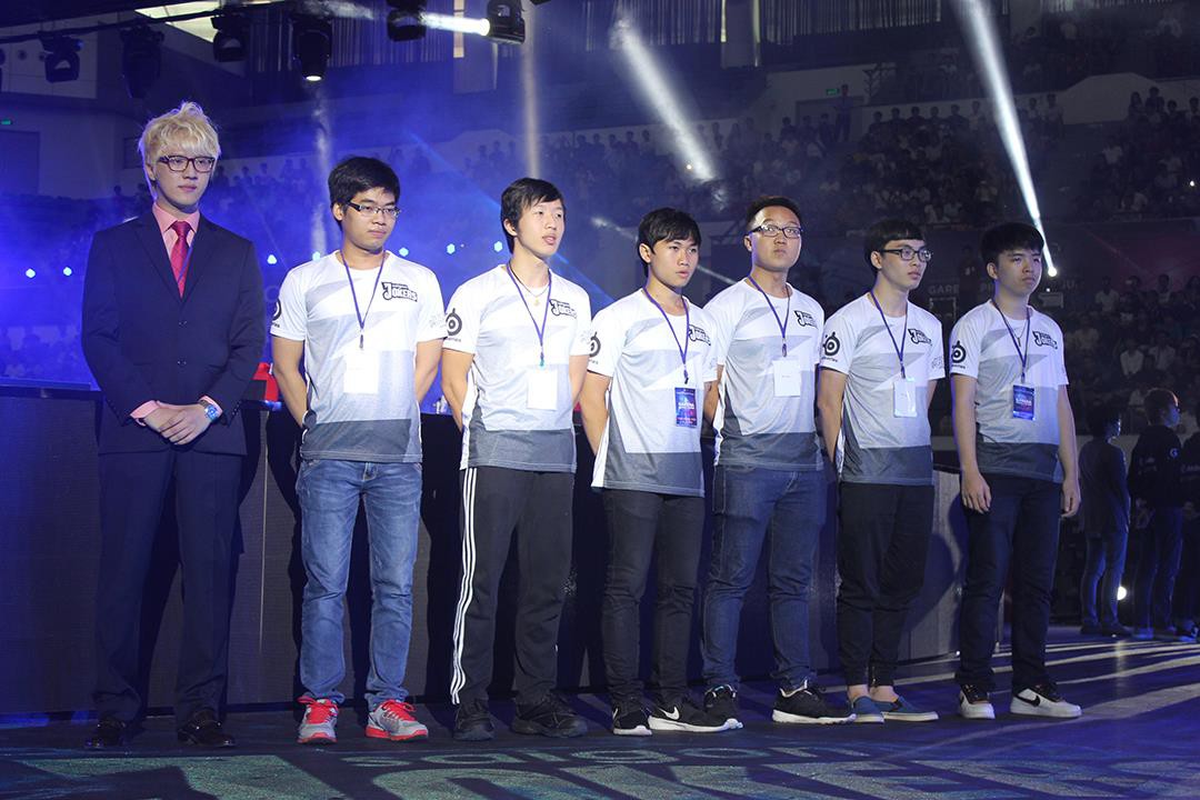 Celebrity - &ldquo;Xạ thủ quốc tế&rdquo; v&agrave; những ng&agrave;y th&aacute;ng thăng trầm để l&agrave;m n&ecirc;n lịch sử - Ảnh 2.