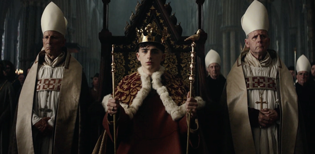 Timothée Chalamet đẹp xỉu nhưng diễn xuất như lên đồng ở The King - Ảnh 6.