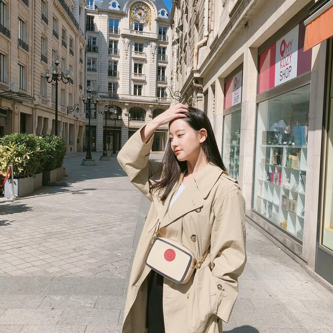 Trời mưa lạnh diện trench coat là chuẩn bài, và để mặc cho đẹp thì bạn phải học ngay các mỹ nhân Hàn - Ảnh 4.