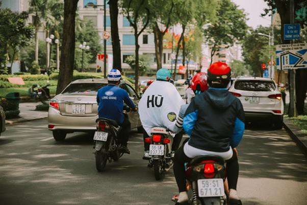 Hú hồn với anh chàng Rider BAEMIN giao đồ ăn trong bộ đồ ma dễ thương ngày Halloween ở Sài Gòn - Ảnh 6.