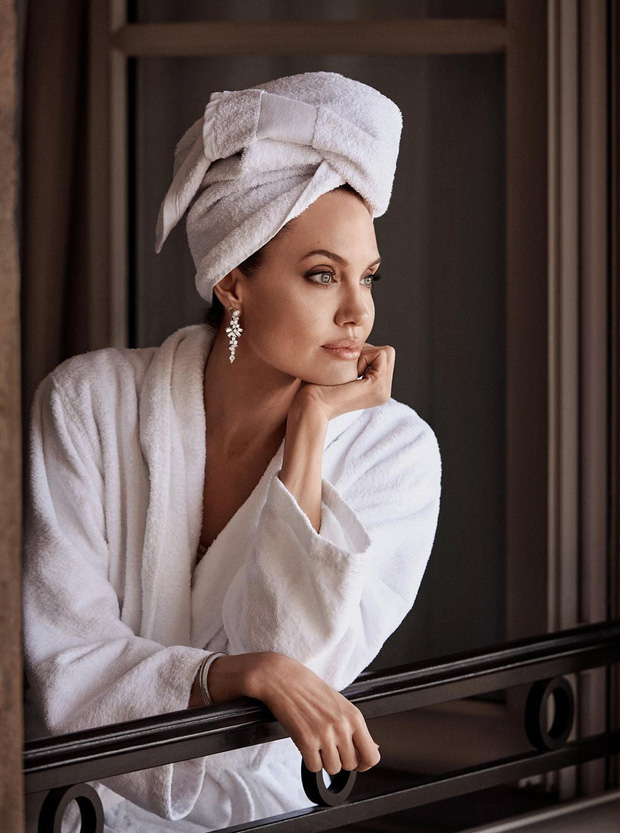 Angelina Jolie đưa con đi chơi mà như quay phim: Nổi bần bật dù lộ body gầy gò, sóng đôi bên bạn diễn siêu phẩm Marvel mới - Ảnh 7.