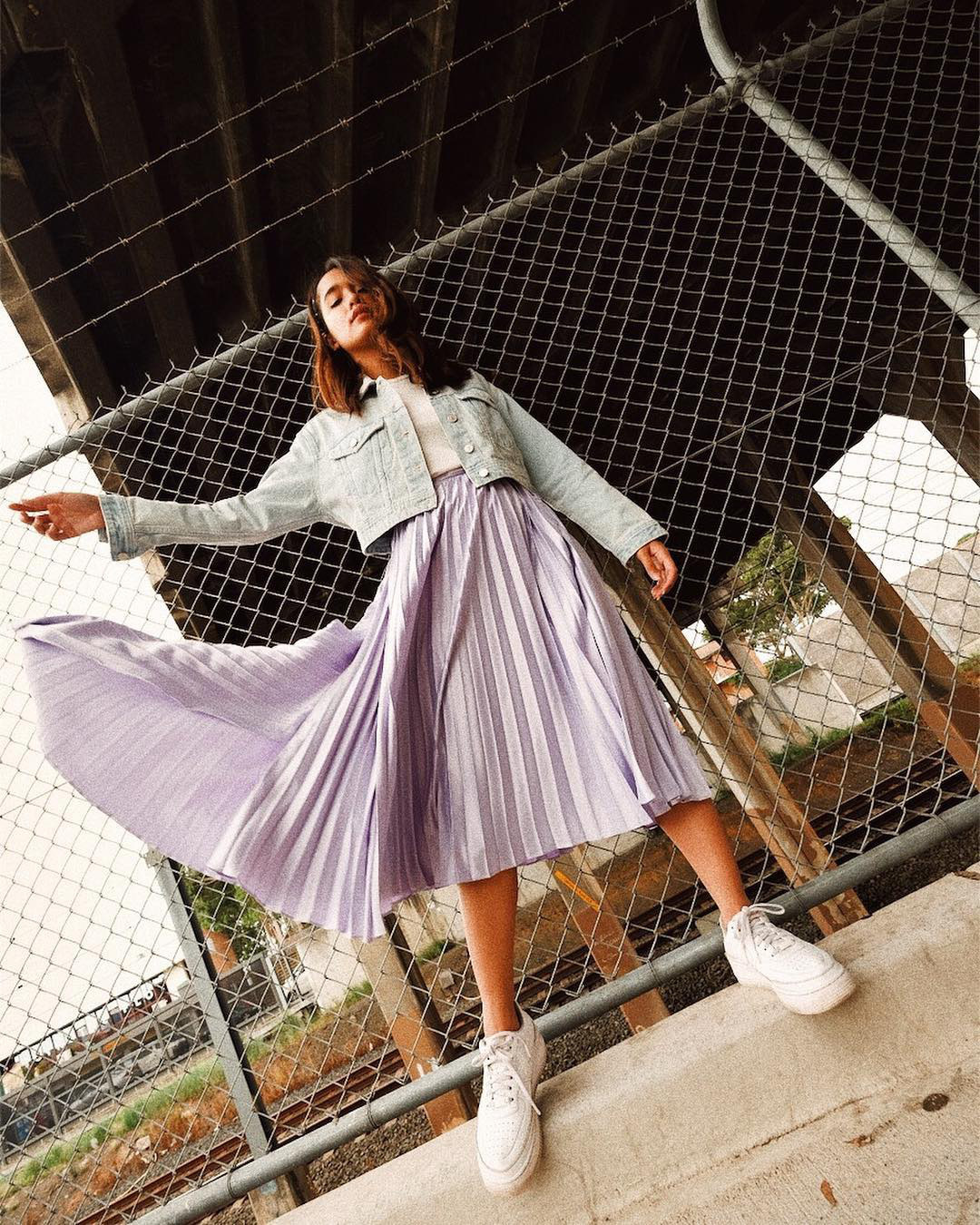 H&atilde;y đi một đ&ocirc;i sneakers trắng b&igrave;nh d&acirc;n nhưng vẫn sang-xịn-mịn, cả thế giới sẽ phải hỏi bạn mua gi&agrave;y ở đ&acirc;u thế?&rdquo; - Ảnh 3.