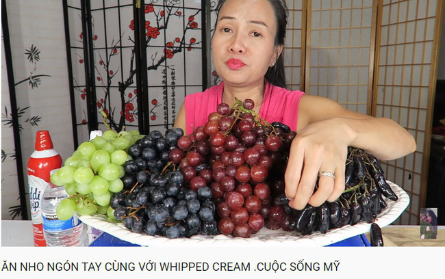 Vinh Nguyễn Thị - vlogger dũng cảm nhất giới Youtube: Sẵn sàng thử các loại đồ ăn thối nhất, chuyên gia ăn ớt thử độ bền của lưỡi - Ảnh 13.
