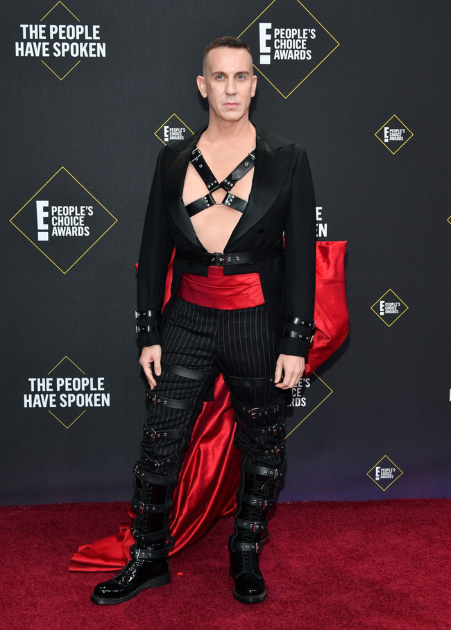 Thảm đỏ Peoples Choice Awards 2019: Minh tinh Hollywood gốc Việt Maggie Q đốt mắt với trang phục hở bạo, bạn gái người Nhện giản dị nhưng vẫn xinh đẹp - Ảnh 2.