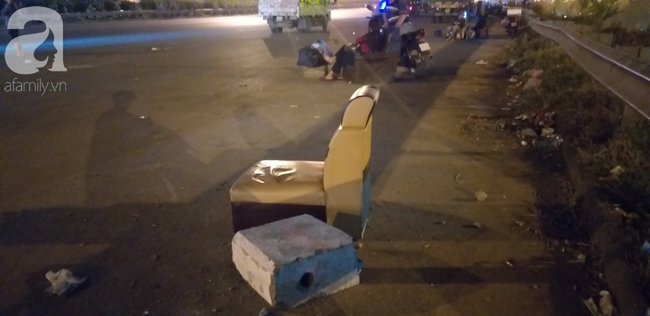 Sự thật về người phụ nữ suốt nhiều năm &ldquo;dắt con đi nhờ xe&rdquo; tr&ecirc;n cầu Thanh Tr&igrave;: Đứa b&eacute; đ&atilde; lớn nhưng vẫn ng&agrave;y ng&agrave;y lang thang c&ugrave;ng mẹ, kh&ocirc;ng được đến trường - Ảnh 5.
