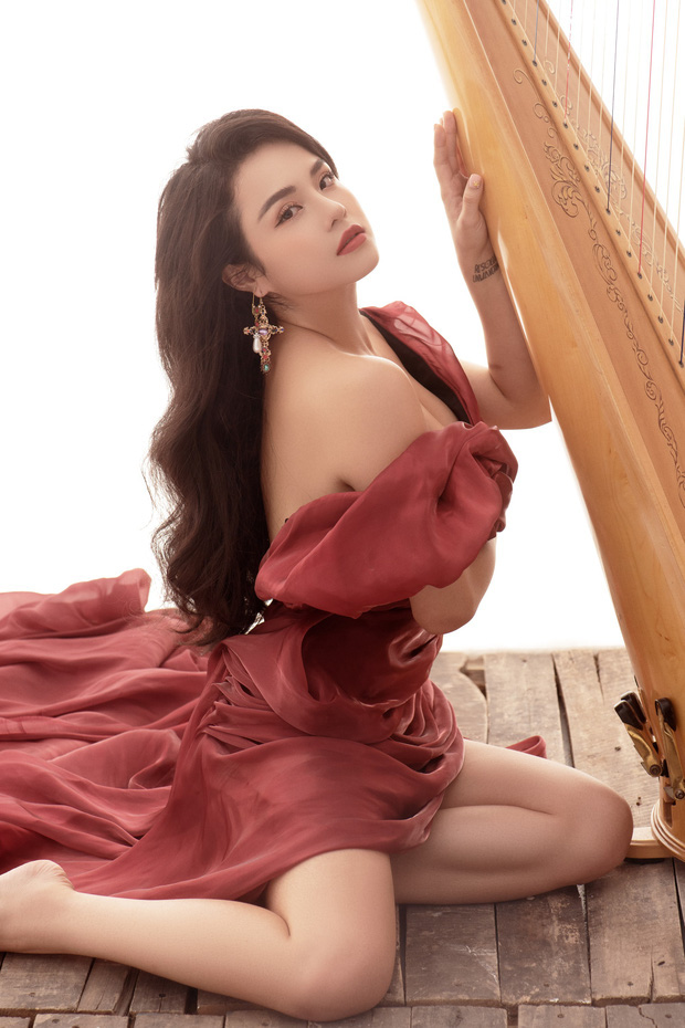 Th&aacute;i Trinh bị bắt gặp th&acirc;n thiết b&ecirc;n trai lạ, nghi vấn đ&atilde; c&oacute; t&igrave;nh mới hậu chia tay Quang Đăng - Ảnh 2.