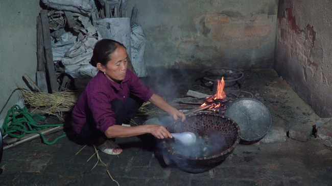 Bà Tân Vlog tuyên bố thay đổi cách làm clip, ai ngờ lại bị dân mạng soi đi sao chép ý tưởng của kênh ẩm thực nổi tiếng khác - Ảnh 7.