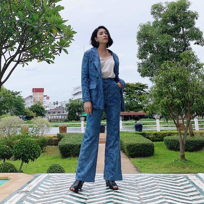 Chiêm ngưỡng những set đồ Đông chất lừ của bà xã dượng Chat, chị em sẽ mong trời lạnh thật nhanh để mặc mốt như cô ấy - Ảnh 13.