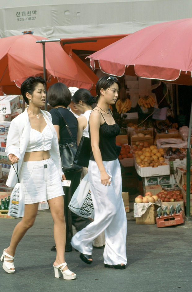 Nam thanh nữ tú xứ Hàn những năm 90: Lên đồ chặt chém, bắt trend nhanh khiến thế hệ bây giờ cũng phải ngả mũ - Ảnh 1.