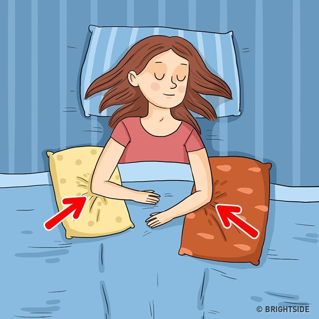 Những tips giúp giảm bớt nếp nhăn xuất hiện từ đầu đến chân cả trong khi ngủ - Ảnh 1.
