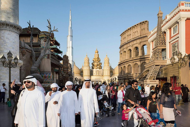 Du lịch Dubai và 9 điều cấm kị khiến du khách ngỡ ngàng: Mang thuốc có thể bị phạt, hôn nhau ở nơi cộng cộng bị xem là phạm luật! - Ảnh 2.