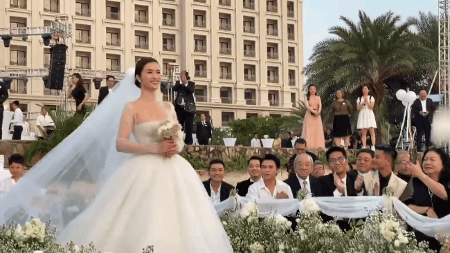 Váy cưới đắt giá của mỹ nhân Việt: Xoài Non diện váy 24 tỷ, váy của Đông Nhi  mất nửa năm hoàn thành