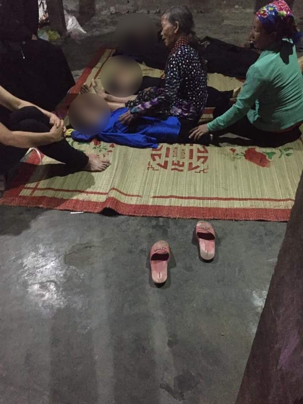 Vụ cha và 2 con nhỏ treo cổ ở Tuyên Quang: Xuất hiện dòng chữ lạ trên tường nhà, nghi do ghen tuông với vợ? - Ảnh 1.