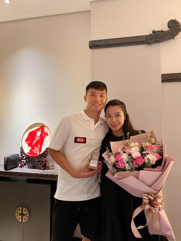 Cưới được vợ xinh lại biết chiều mẹ chồng hết mực như này thì nhất Bùi Tiến Dũng rồi nhé! - Ảnh 1.