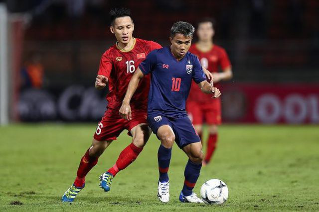 Ít ai biết Messi Thái Lan sắp đụng độ đội tuyển Việt Nam lại là “tay chơi” nhiếp ảnh chính hiệu: Cầu thủ mà như travel blogger! - Ảnh 2.