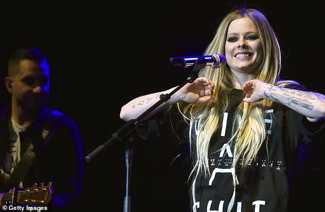Avril Lavigne gây sốt MXH Việt vì màn hack tuổi đỉnh cao: 18 năm trời vẫn như năm nào, thậm chí còn đỉnh hơn! - Ảnh 1.