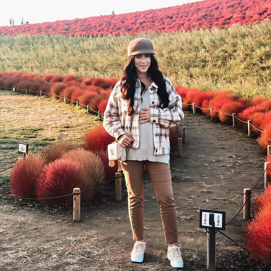 Đẹp nhất Nhật Bản mùa này chính là đồi cỏ Kochia đỏ rực, du khách đua nhau check-in đông không thấy lối đi - Ảnh 23.