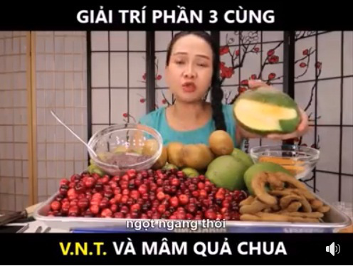 Vinh Nguyễn Thị - nữ Youtuber nổi tiếng xàm duyên dáng lại tiếp tục khiến dân mạng cười bò bằng loạt video bình luận trái cây siêu lạ kỳ - Ảnh 3.