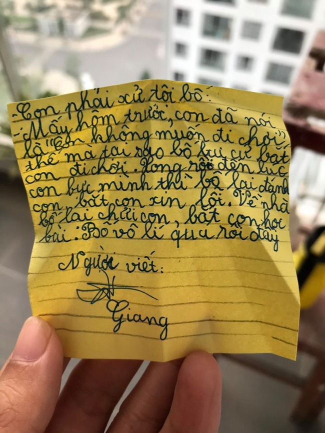 Tình cờ nhặt được chiếc máy bay giấy, bà mẹ cười bò trước tâm thư u uất, “đẫm nước mắt” giấu bên trong của bé gái - Ảnh 2.