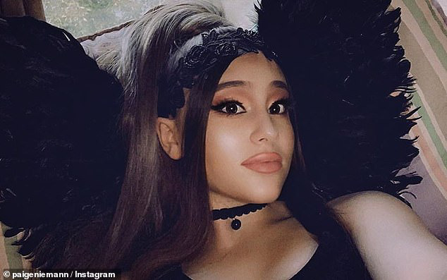 Bản sao Ariana Grande bị fan hâm mộ ném đá vì thích trang điểm, bắt chước theo phong cách ăn mặc của nữ ca sĩ nổi tiếng - Ảnh 3.