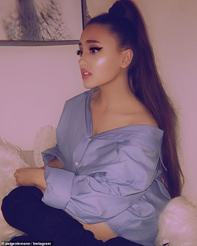 Bản sao Ariana Grande bị fan hâm mộ ném đá vì thích trang điểm, bắt chước theo phong cách ăn mặc của nữ ca sĩ nổi tiếng - Ảnh 1.