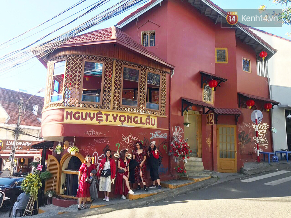 Nguyệt Vọng Lầu, điểm check in quen thuộc ở Đà Lạt bỗng cựa mình trở thành quán chè sau hơn 40 năm ngủ quên - Ảnh 4. Nguyệt Vọng Lầu, điểm check in quen thuộc ở Đà Lạt bỗng cựa mình trở thành quán chè sau hơn 40 năm ngủ quên - Ảnh 4.