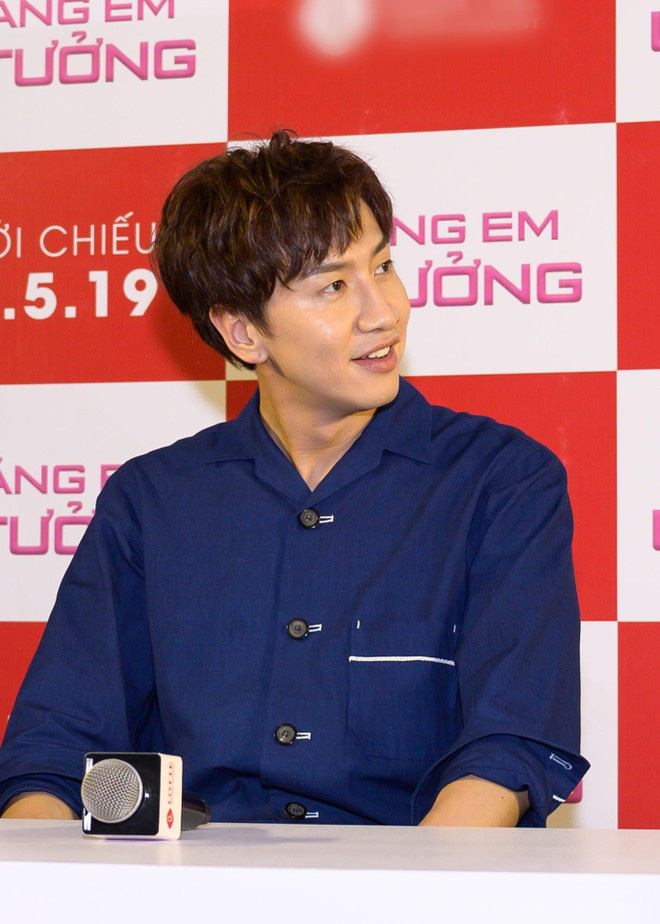 D&agrave;n sao Running man g&acirc;y nổ mỗi lần đổ bộ Việt Nam: S&acirc;n bay vỡ trận, Ji Hyo sướt mướt, ai ngờ Haha đến nhiều đến mức n&agrave;y - Ảnh 14.