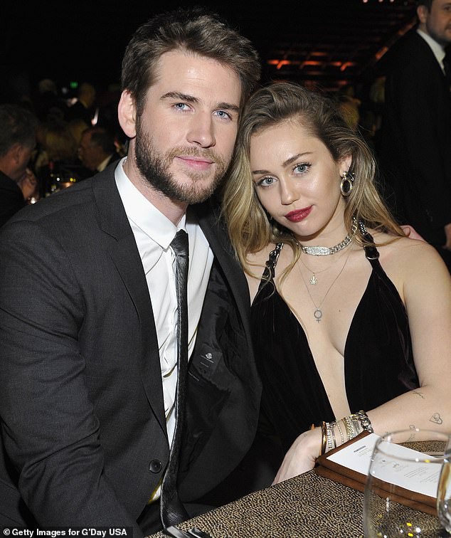 Chị dâu Liam Hemsworth lên tiếng cà khịa cực mạnh Miley Cyrus, tình chị em không còn bền lâu - Ảnh 1.