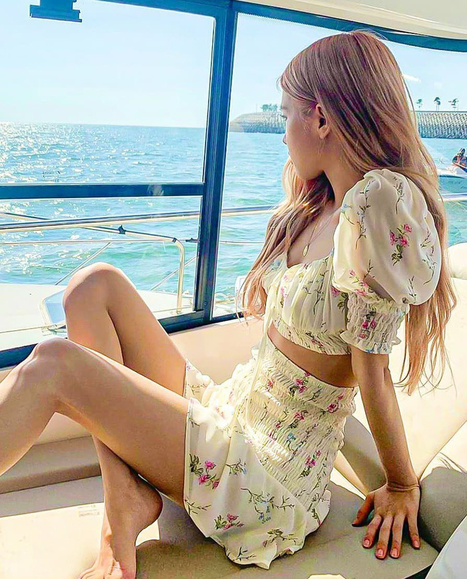 Vẫn biết là nhỏ đến khó tin, nhưng ai ngờ vòng eo mỹ nhân BLACKPINK này lại siêu thực như... photoshop lố thế này? - Ảnh 5.