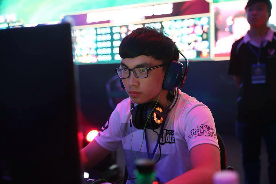 Team Flash v&ocirc; địch, ProE đ&atilde; kh&oacute;c nhưng đ&oacute; l&agrave; giọt nước mắt hạnh ph&uacute;c của kỷ lục gia v&ocirc; tiền kho&aacute;ng hậu trong nền Esports Việt - Ảnh 2.