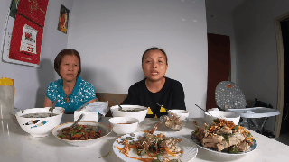 Quỳnh Trần JP vẫn chăm chỉ đăng vlog ăn bữa cơm cùng mẹ trước ngày họp fan, bé Sa vẫn là spotlight “đốn tim” dân mạng - Ảnh 8.